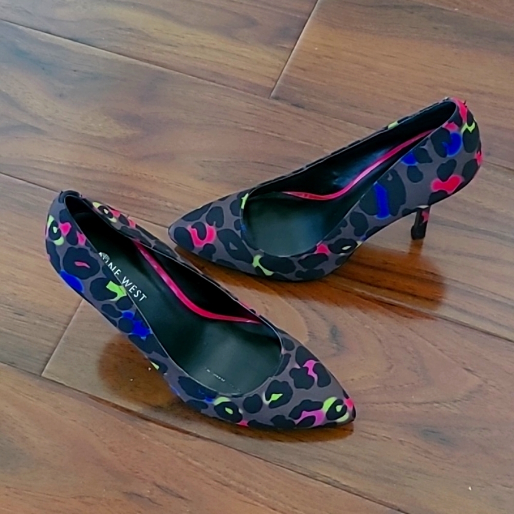 Camouflage high heel pumps
